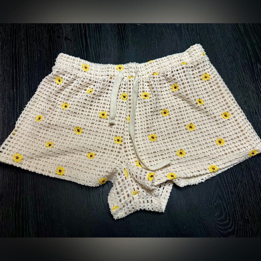Double Lined Flower Patterned Shorts Large - image 1